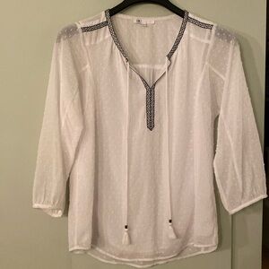 DR2- Small- white Tunic Blouse w/ Midi Sleeves